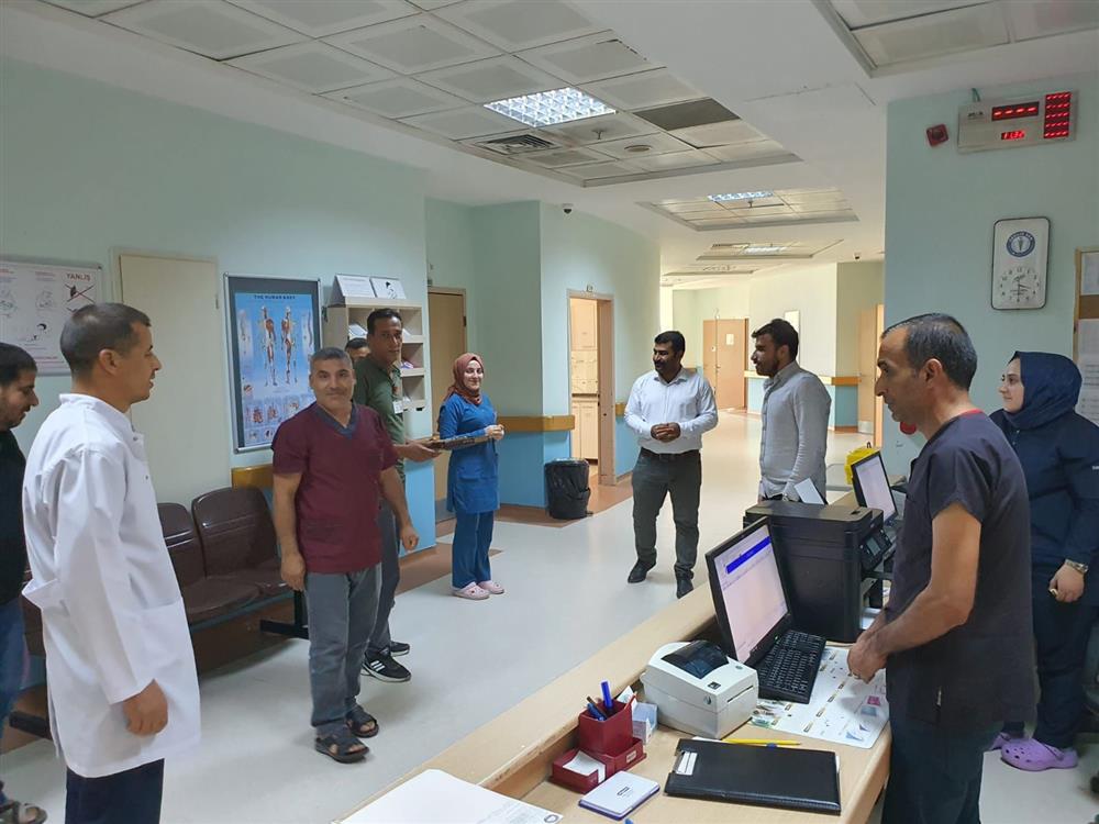 Başhekimimiz Op. Dr. Mehmet GÜMER  Hastane yönetimimiz ile birlikte sağlık çalışanlarımıza bayramlaşma ziyaretinde bulundu.